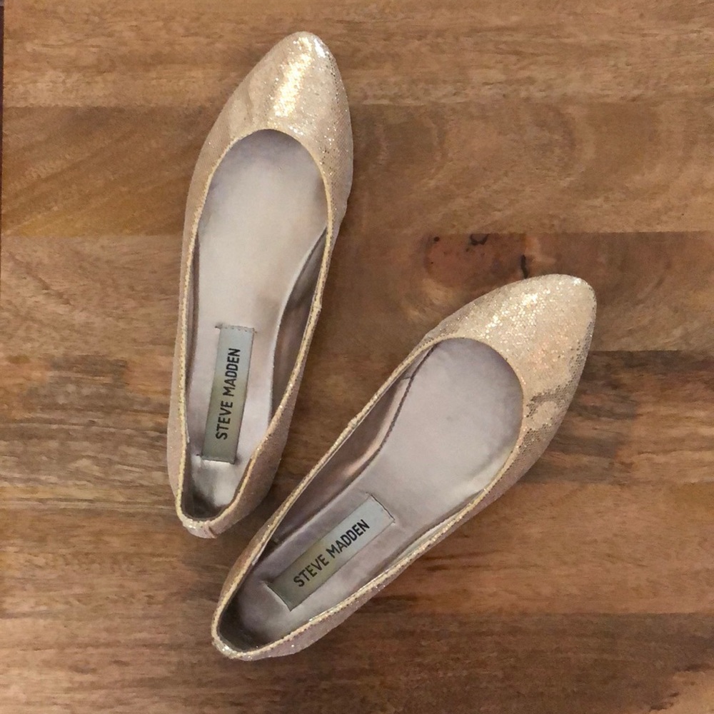 Steve Madden flats - size 6M Gold Glitter